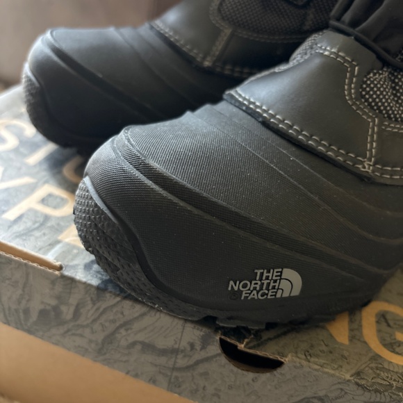 ❄️ The North Face Youth Winter Boots -size 6 - Picture 4 of 8